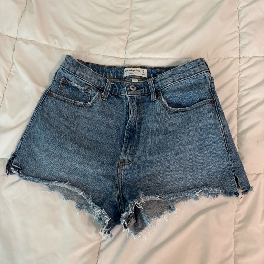 Abercrombie mom shorts !